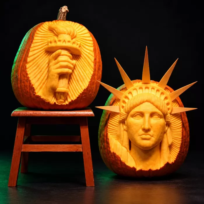 Carved pumpkin, Nov 2006