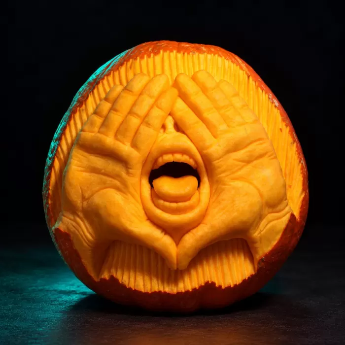 Carved pumpkin, Nov 2007