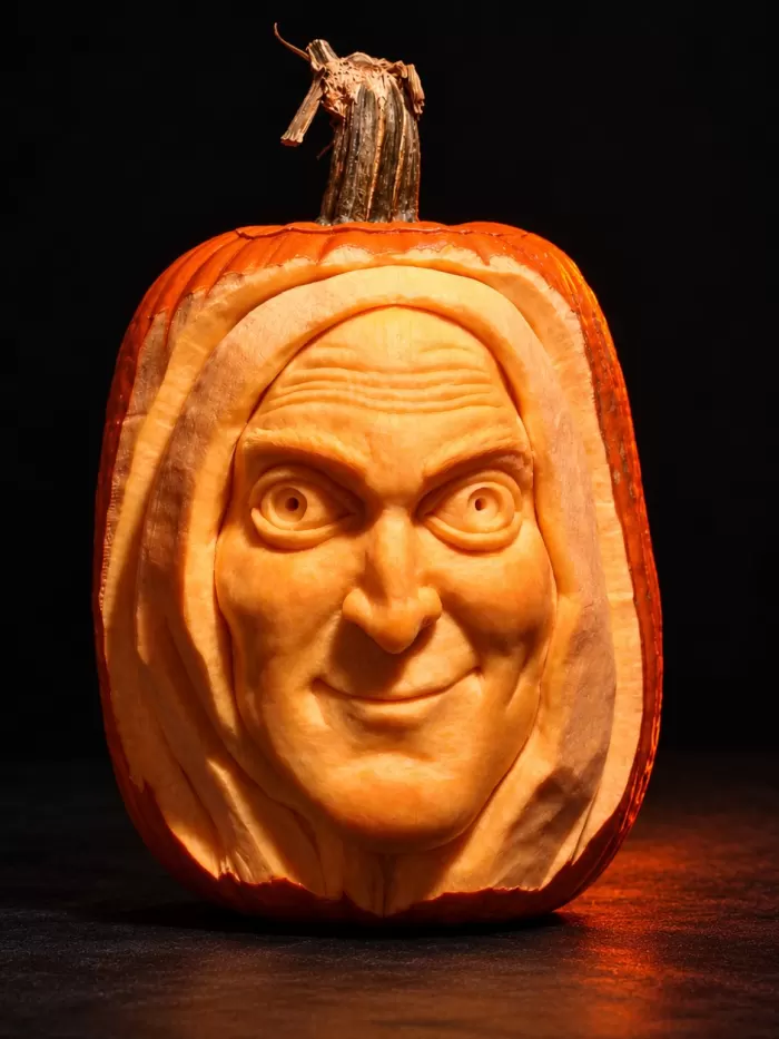 Carved pumpkin, Oct 2009
