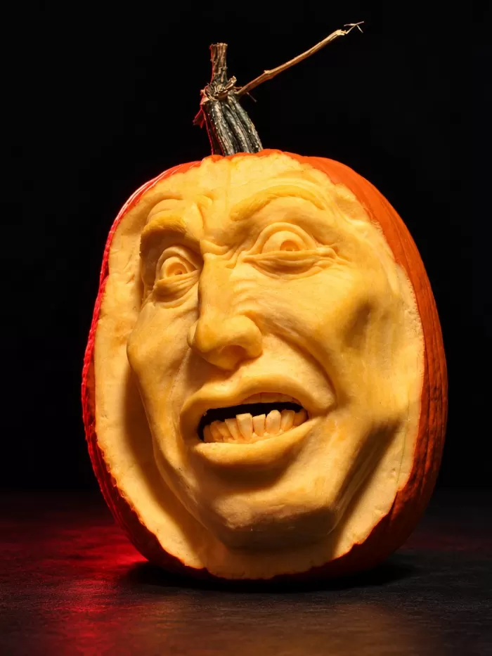 Carved pumpkin, Oct 2010